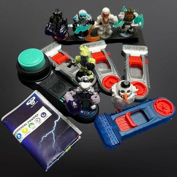 Akedo, Powerstorm 5 Player Pack Figures and 1 Stand Moose Toys - Picture 1 of 9